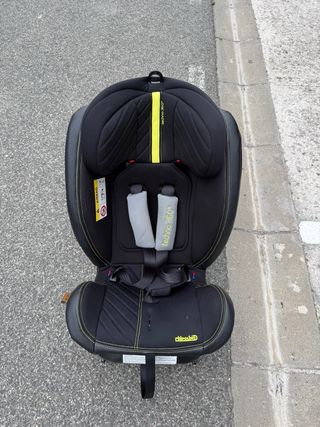 Silla coche Isofix negra y amarilla