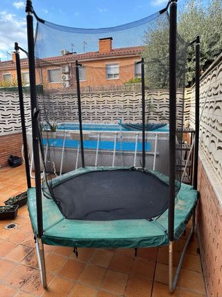 Colchoneta elástica con red de seguridad