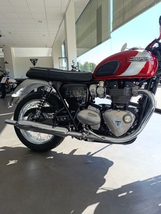 Triumph Bonneville T120 Elvis Edition
