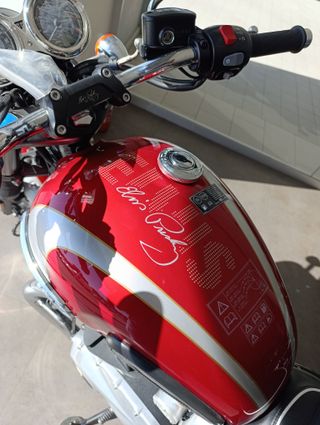Triumph Bonneville T120 Elvis Edition