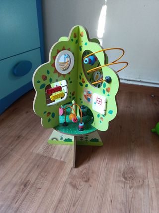 Árbol de madera desarrollo psicomotor