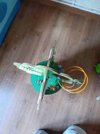 Árbol de madera desarrollo psicomotor