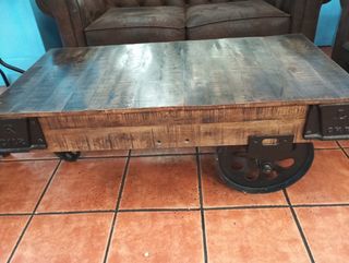 Mesa de centro de madera y juego de sofá 