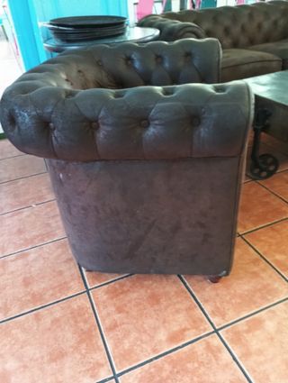 Mesa de centro de madera y juego de sofá 