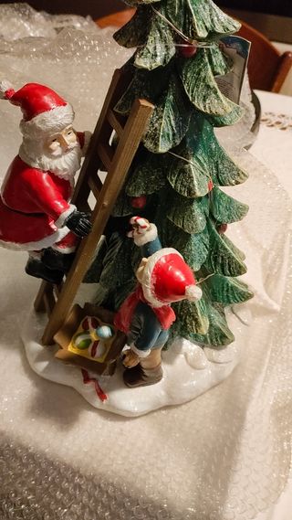  Babbo Natale con albero e regali