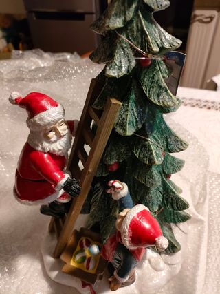  Babbo Natale con albero e regali