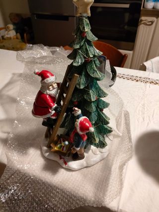  Babbo Natale con albero e regali