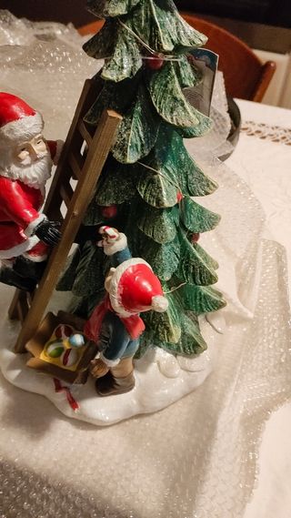  Babbo Natale con albero e regali