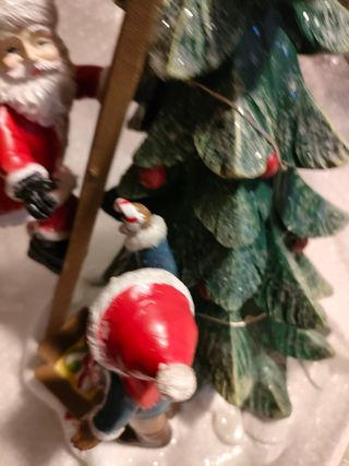  Babbo Natale con albero e regali