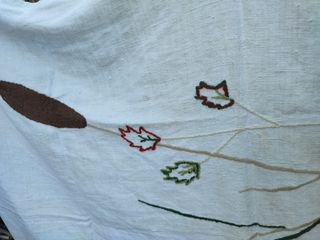 Cortina o mantel lino bordado a mano.