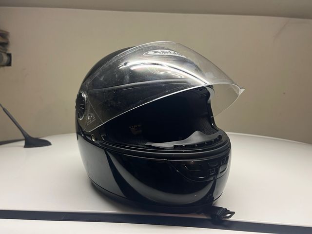 2. Casco de moto negro Zeus