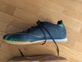 Zapatillas Fútbol Sala Kipsta Negras y Verdes