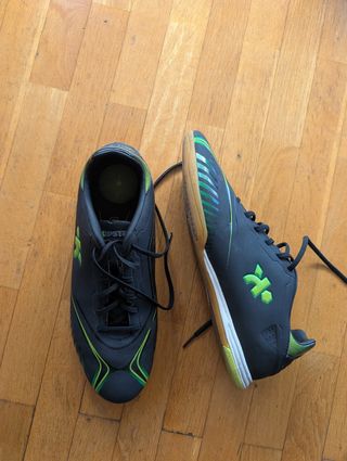 Zapatillas Fútbol Sala Kipsta Negras y Verdes