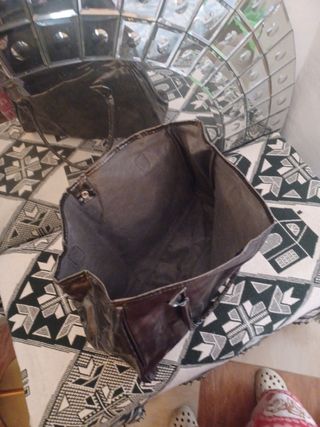 Bolso de mano gris oscuro