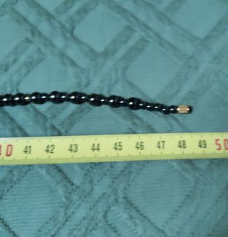 Collar de hematites con detalles dorados y piedras