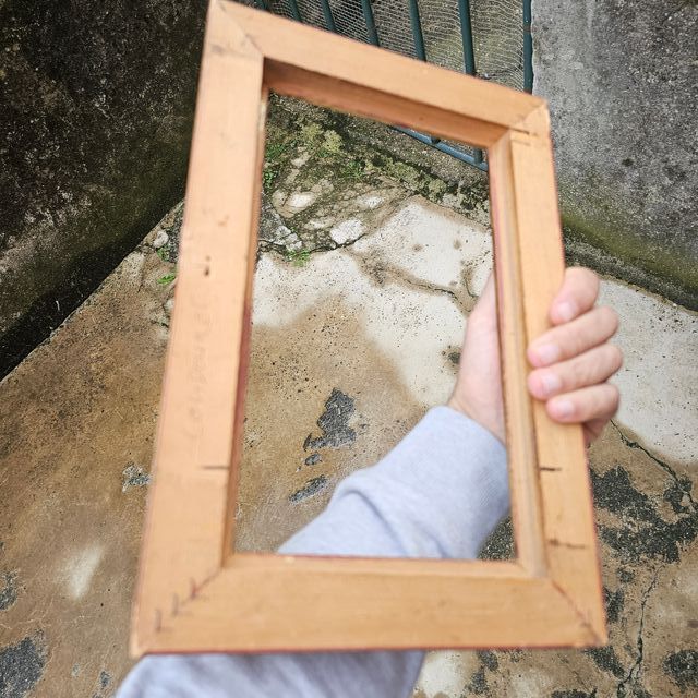 Cornice dorata e marrone