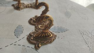 Pomos y sujeta cortinas de bronce vintage