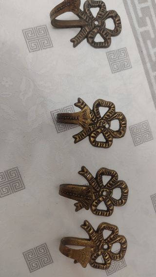 Pomos y sujeta cortinas de bronce vintage