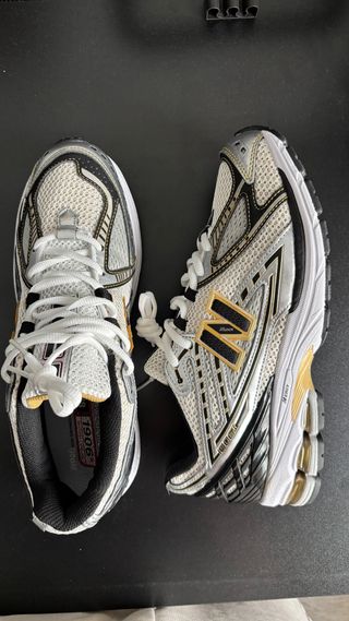 New Balance 1906R Oro Blanco