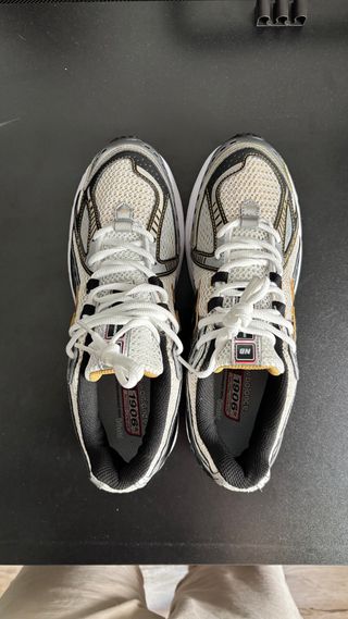 New Balance 1906R Oro Blanco