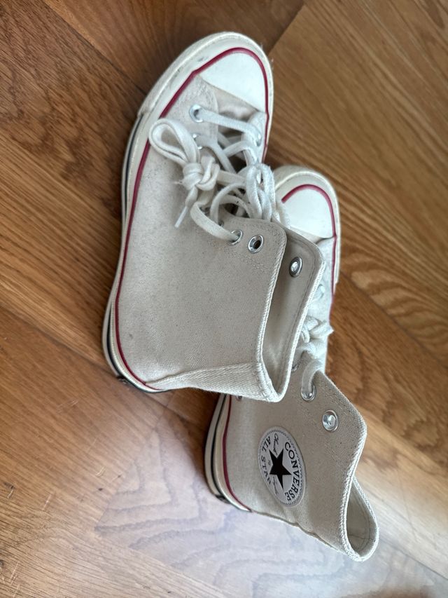 Zapatillas Converse Beige y Rojo