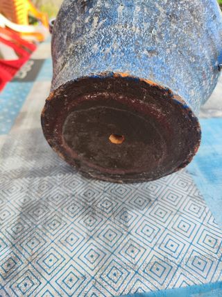 Maceta decorada azul y roja