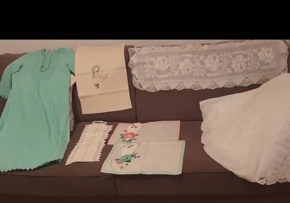 Lote 7 piezas: vestido , bolsa del pan, encaje, ..