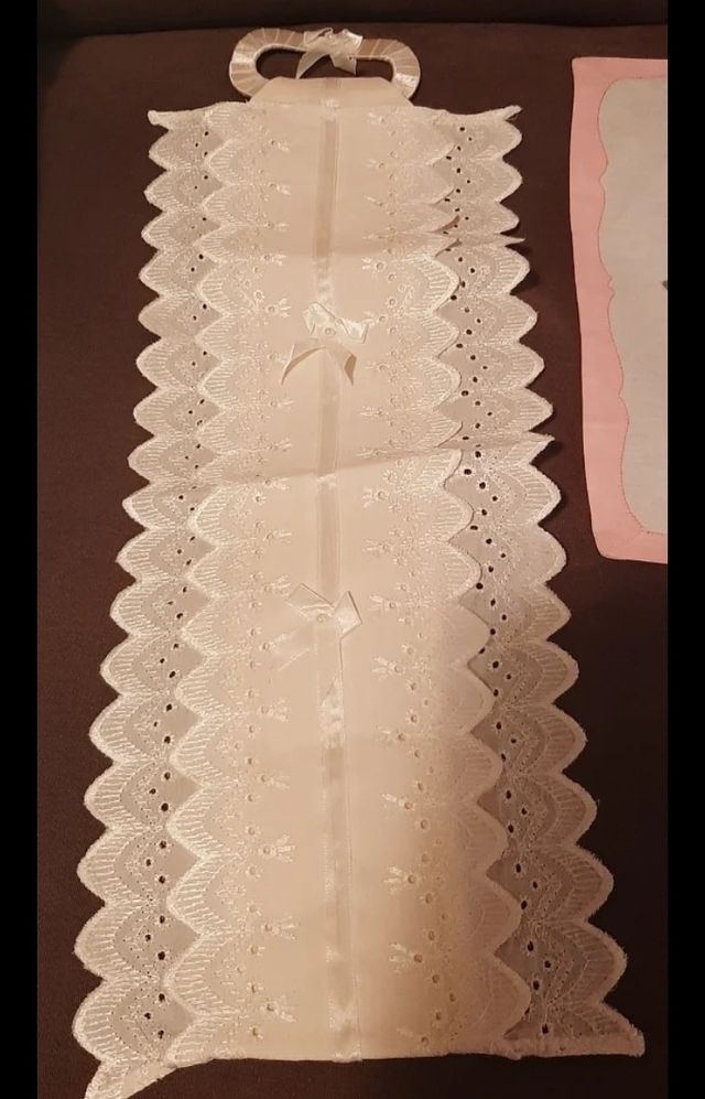 Lote 7 piezas: vestido , bolsa del pan, encaje, ..