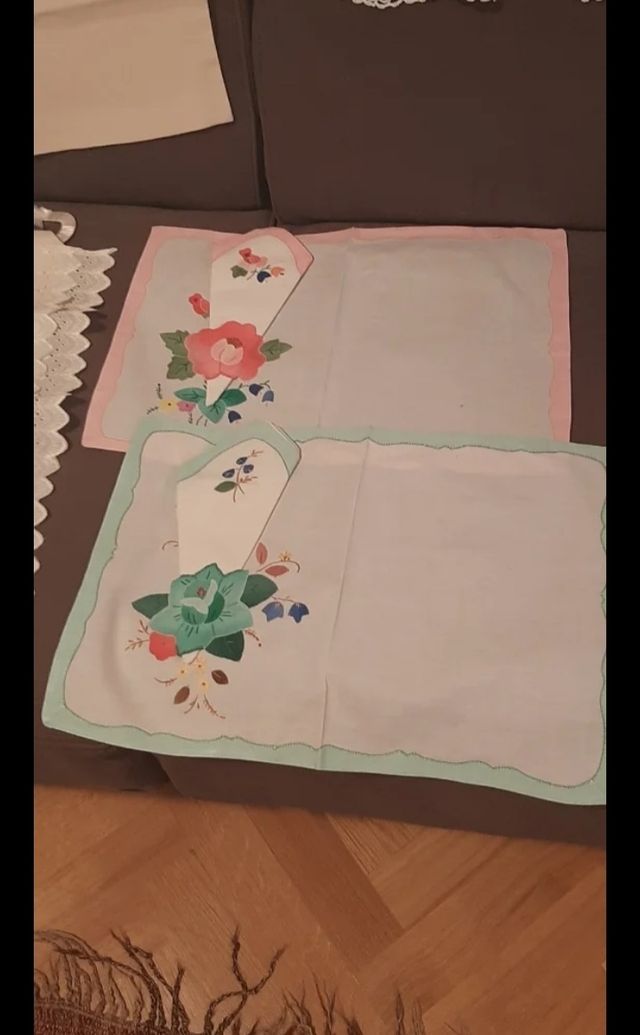 Lote 7 piezas: vestido , bolsa del pan, encaje, ..