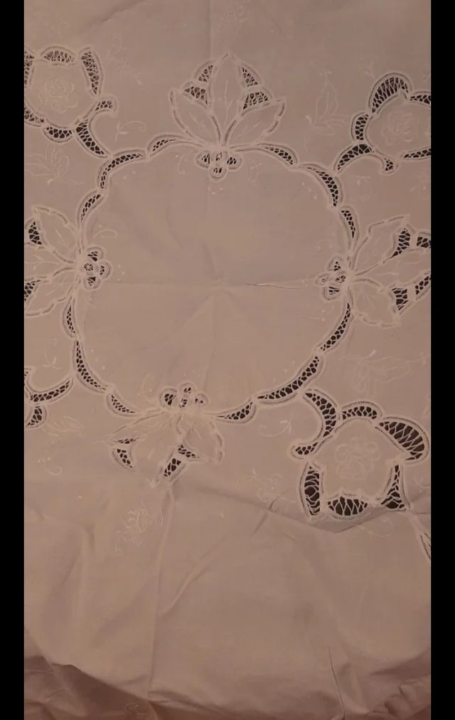 Lote 7 piezas: vestido , bolsa del pan, encaje, ..