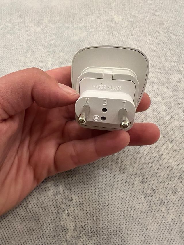 Adattatore da Viaggio Universale con Sicurezza