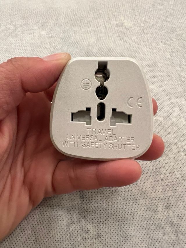 Adattatore da Viaggio Universale con Sicurezza