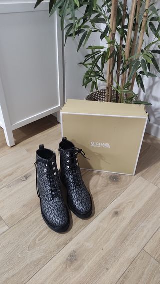 Botas Michael Kors Negras y Plateadas