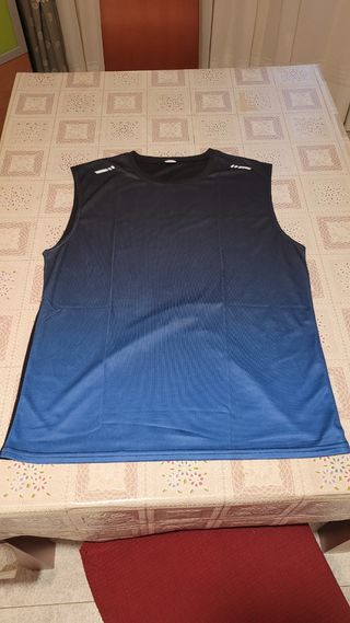 Camiseta sin mangas degradado azul y negro