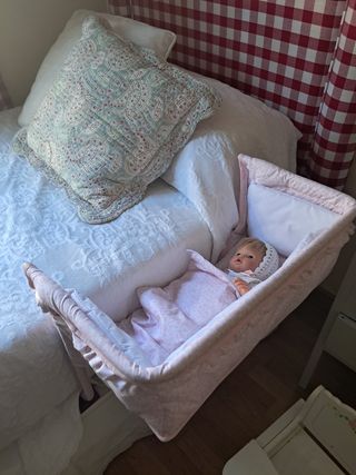 Cuna de colecho y trona para muñeco