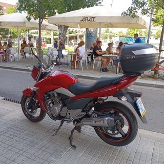 Moto Suzuki Inazuma 250 c.c.con Baúl
