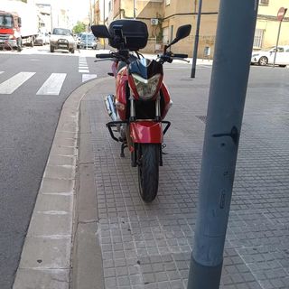 Moto Suzuki Inazuma 250 c.c.con Baúl