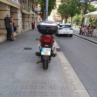 Moto Suzuki Inazuma 250 c.c.con Baúl