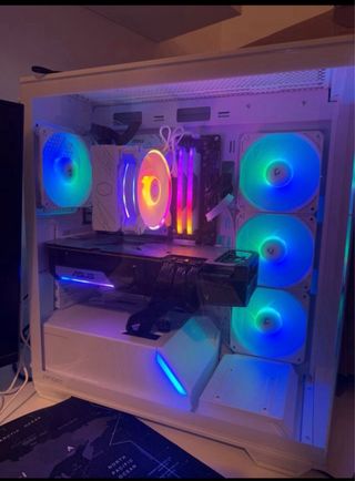 PC Gaming+2monitores+escritorio L+silla ergonómica