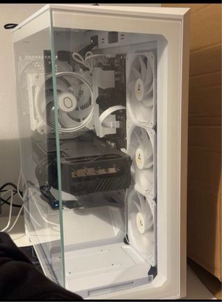 PC Gaming+2monitores+escritorio L+silla ergonómica