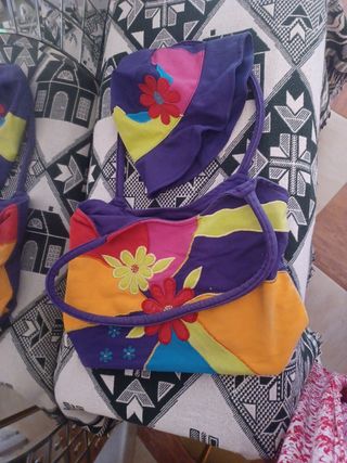 Bolso playero y gorro a juego multicolor