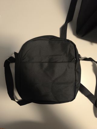 Zaino nero con tracolla