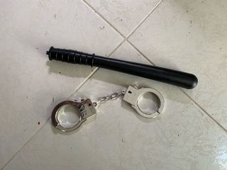 Accesorios disfraz Policía: esposas y porra