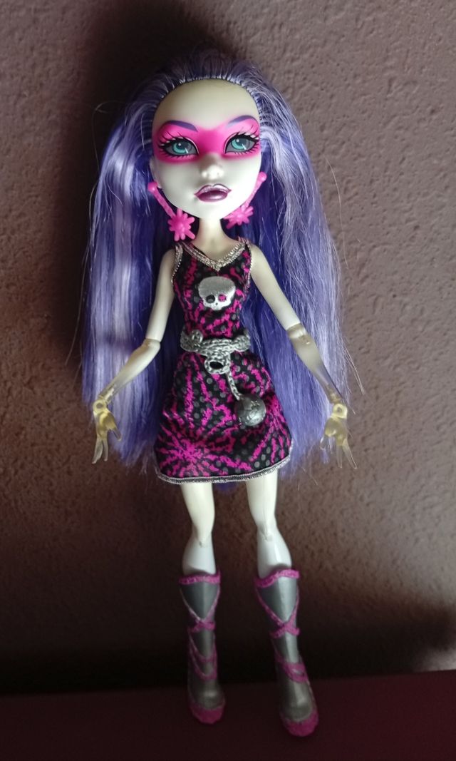 Muñeca Spectra Vondergeist y Draculaura