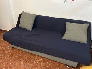 Sofá cama gris con almacenaje