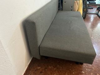 Sofá cama gris con almacenaje
