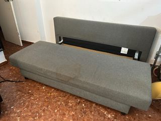 Sofá cama gris con almacenaje