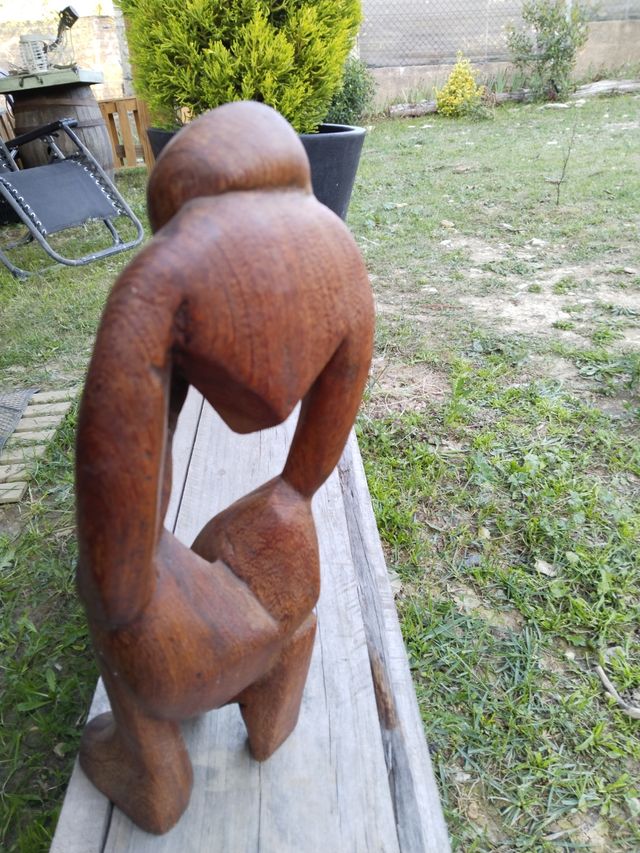 Figura madera noble étnica artesanal simbólica