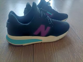 New Balance 247 Negro/Morado