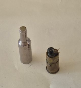 Mechero Vintage Forma Botella Metálica